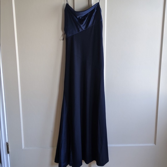 🆕| NWT | Vera Wang | Sleeveless Slip Gown | Size6 - Picture 3 of 7